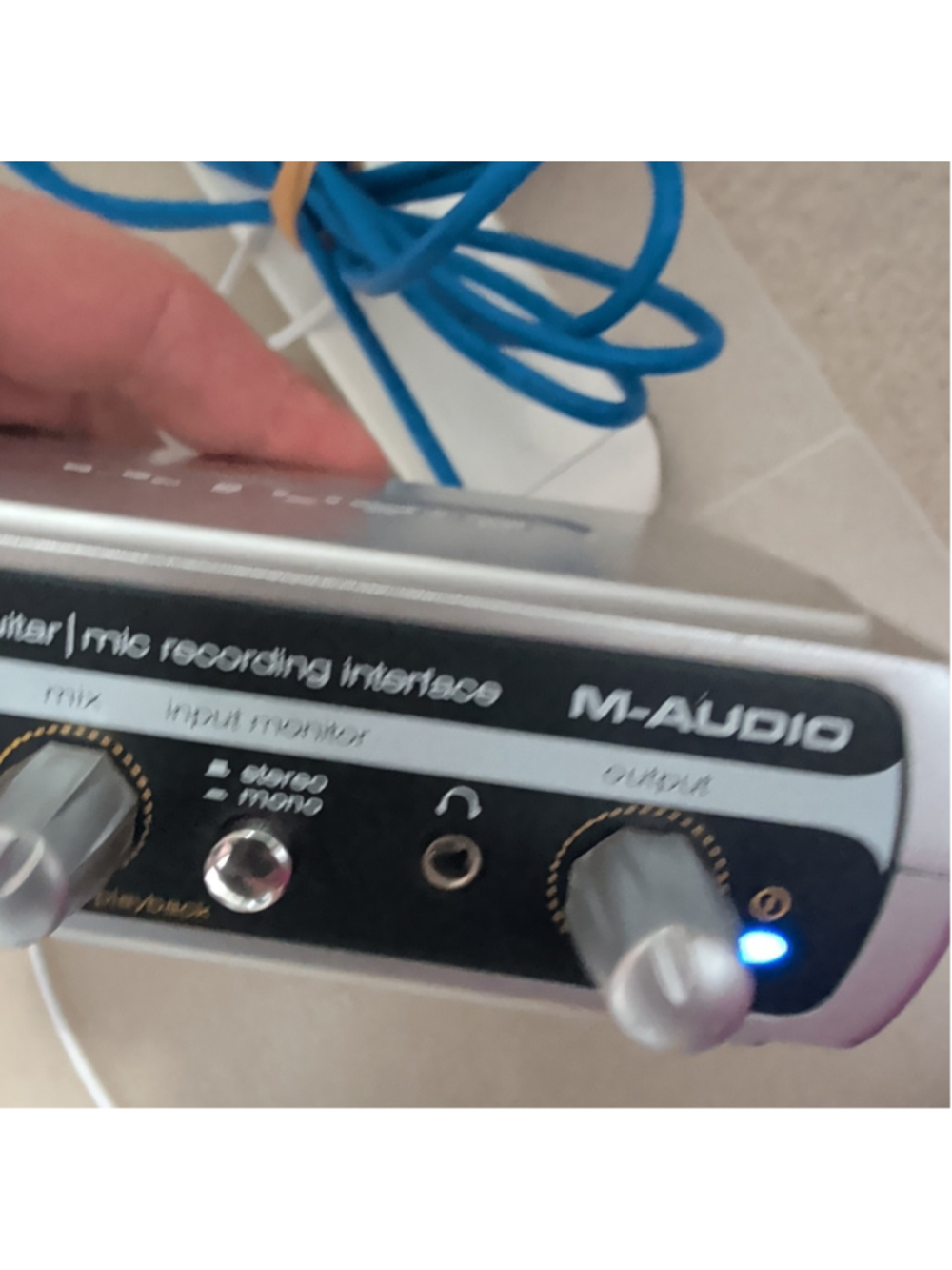 M-Audio Fast Track Guitar Instruments Mic Recording USB Digital Interface Silver - Picture 3 of 9
